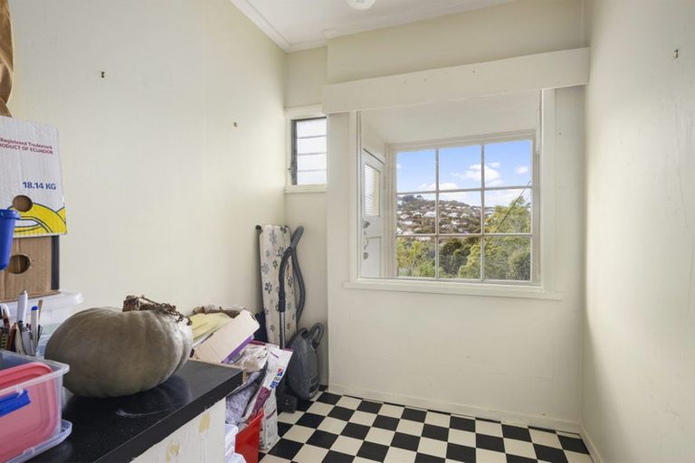 Photo of property in 4 Paisley Terrace, Karori, Wellington, 6012