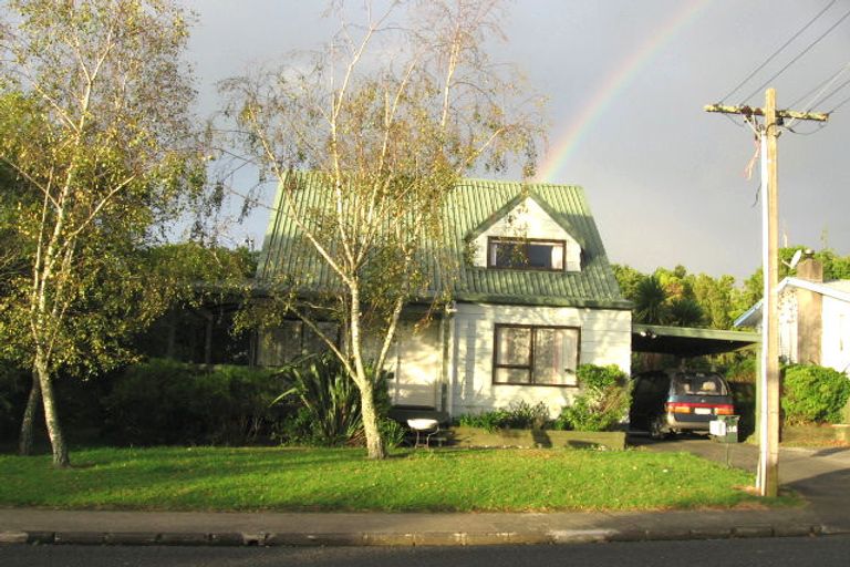 Photo of property in 116 Vodanovich Road, Te Atatu South, Auckland, 0610