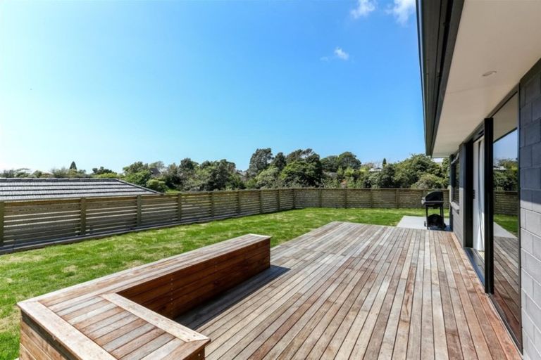 Photo of property in 3 Greenridge Lane, Merrilands, New Plymouth, 4312