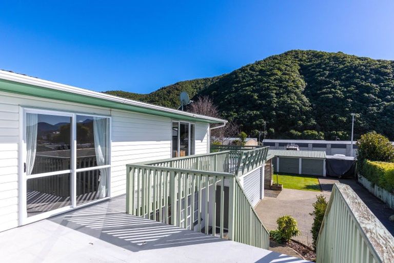 Photo of property in 48 Beach Road, Waikawa, Picton, 7220