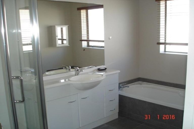 Photo of property in 51 Gandalf Crescent, Paraparaumu, 5032