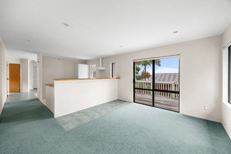 Photo of property in 18 Van Dyke Place, West Harbour, Auckland, 0618