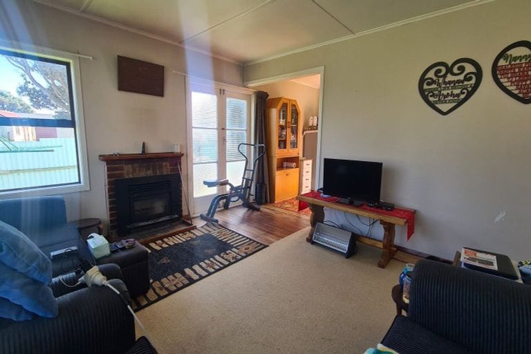 Photo of property in 3 Hickey Place, Opunake, 4616