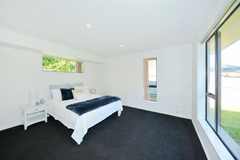 Photo of property in 10 Millcroft Place, Parklands, Christchurch, 8083