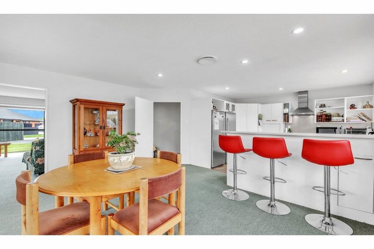 Photo of property in 6 Mclean Place, Woodend, 7610