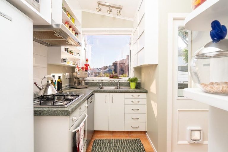 Photo of property in 99 Pirie Street, Mount Victoria, Wellington, 6011