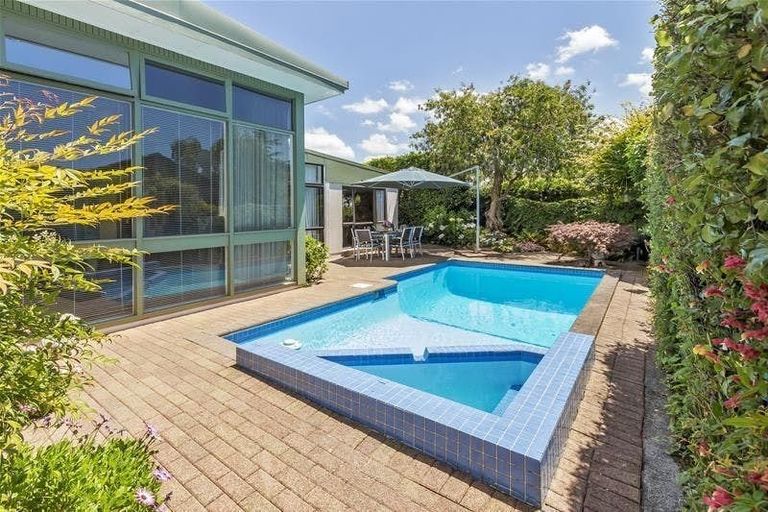 Photo of property in 103 Cascades Road, Pakuranga Heights, Auckland, 2010