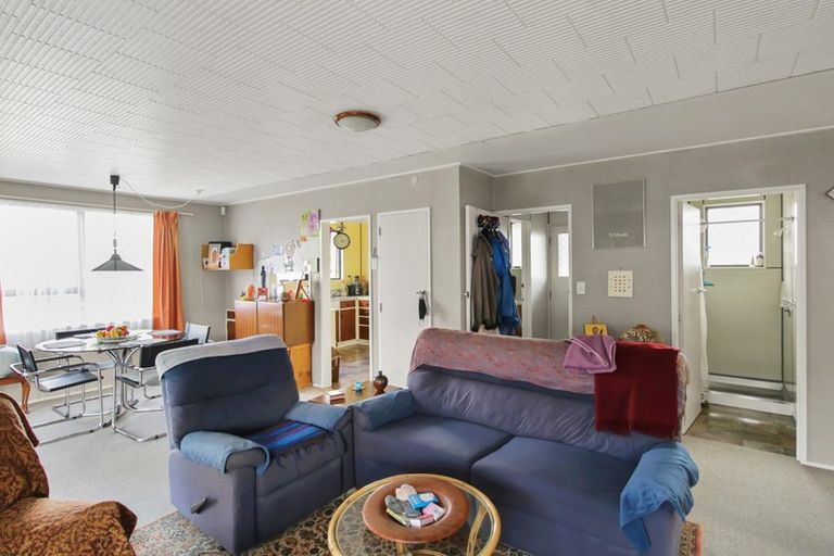 Photo of property in 29 Hennessy Street East, Foxton Beach, Foxton, 4815