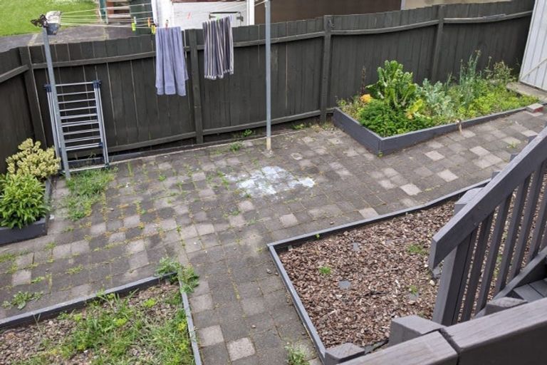 Photo of property in 1/10 Bishop Street, Green Bay, Auckland, 0604