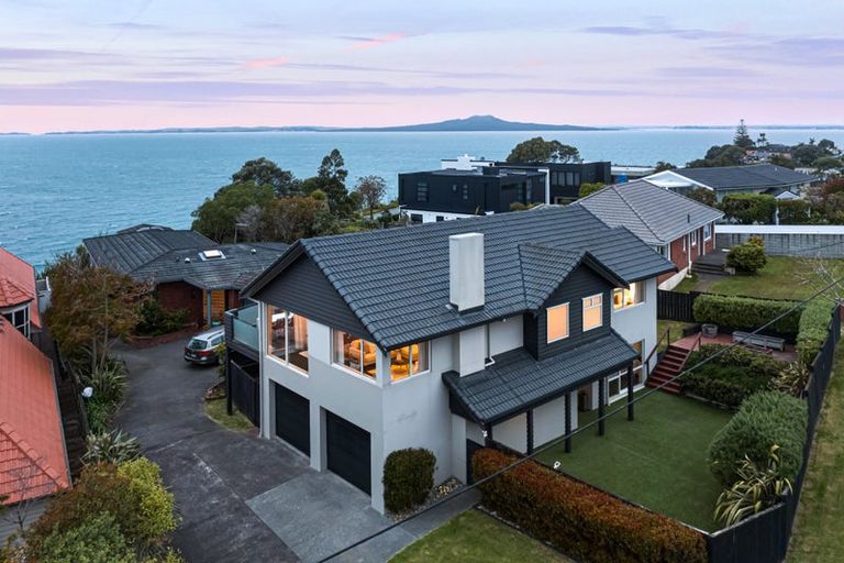 Photo of property in 1/127 Churchill Road, Rothesay Bay, Auckland, 0630