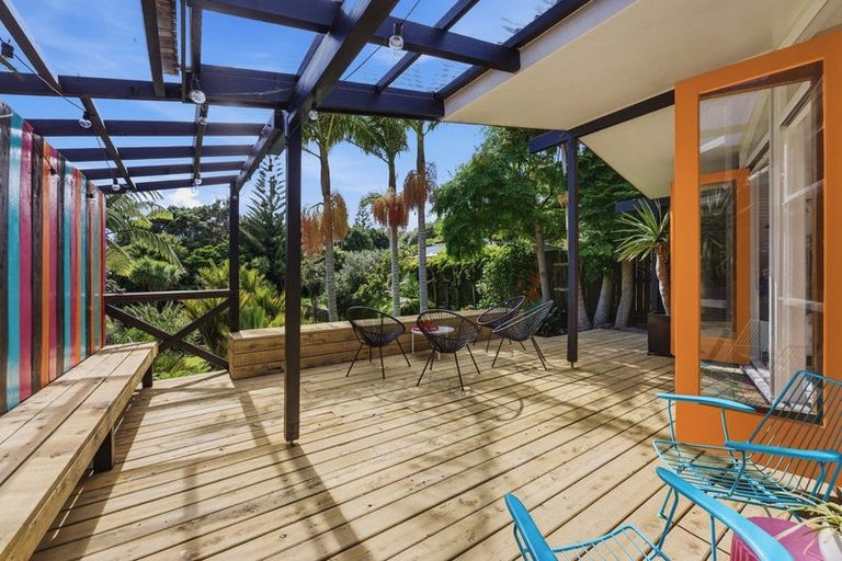 Photo of property in 37 Wairau Road, Oakura, 4314