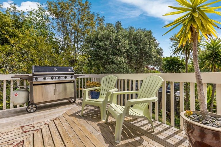 Photo of property in 12 Finlow Drive, Te Atatu South, Auckland, 0610