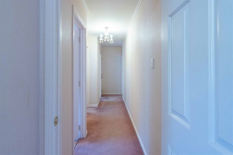 Photo of property in 14 Javelin Place, West Harbour, Auckland, 0618