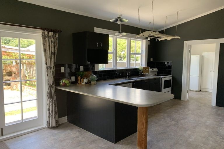 Photo of property in 19 Oxford Street, Marton, 4710