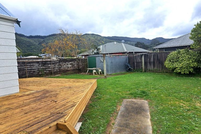 Photo of property in 43 Gemstone Drive, Birchville, Upper Hutt, 5018