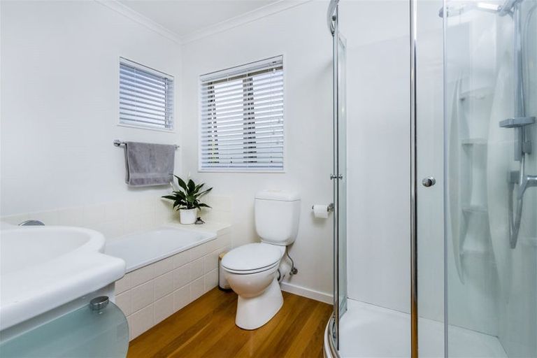 Photo of property in 2/46 Heathcote Road, Castor Bay, Auckland, 0620