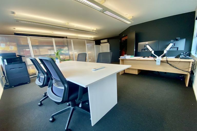 Photo of property in 1/108 Lincoln Road, Henderson, Auckland, 0610