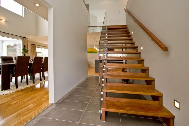 Photo of property in 3 Harrowglen Drive, Northcross, Auckland, 0632