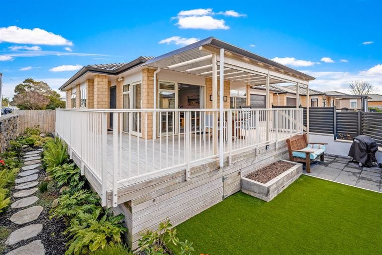 Photo of property in 1 Waitaha Close, Orewa, 0931