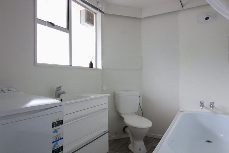 Photo of property in 5 Hawker Street, Mount Victoria, Wellington, 6011