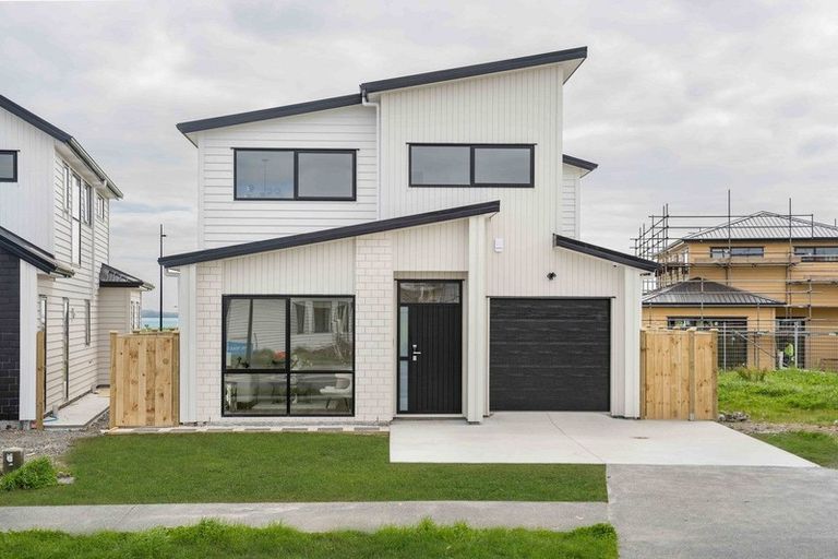 Photo of property in 12 Korowhiti Road, Clarks Beach, 2122