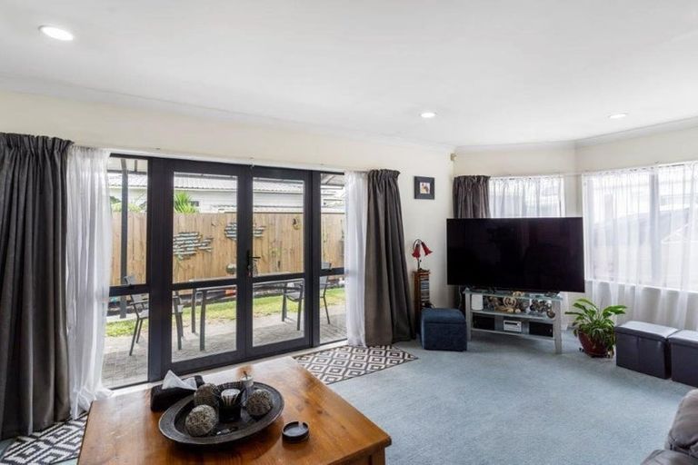 Photo of property in 401b Great South Road, Opaheke, Papakura, 2113