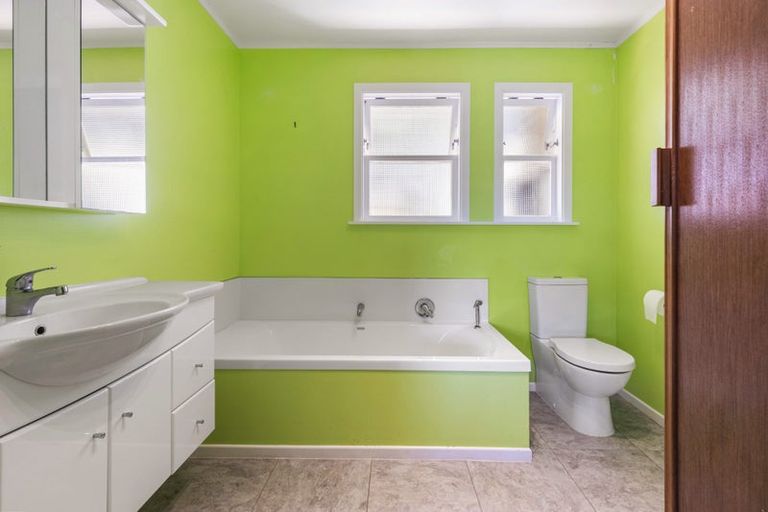 Photo of property in 22 Sheridan Terrace, Johnsonville, Wellington, 6037