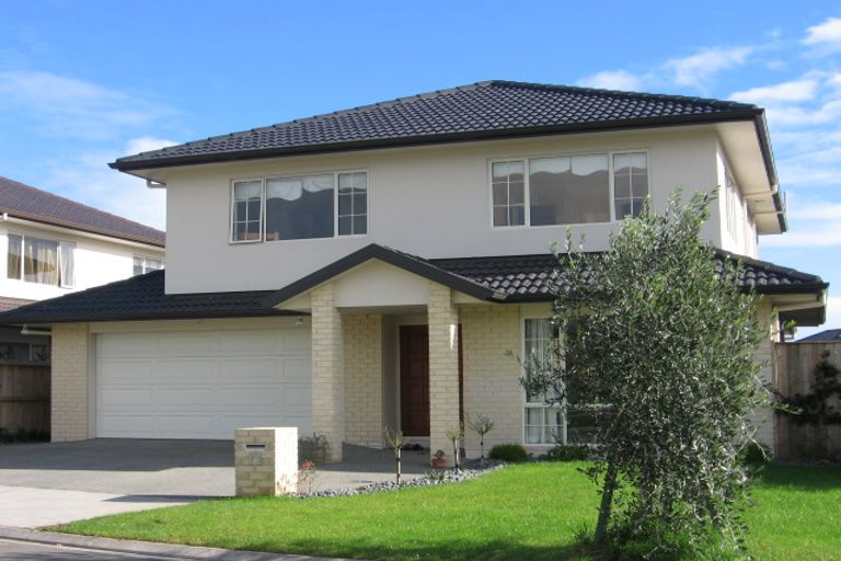 Photo of property in 11 Oswald Close, Flat Bush, Auckland, 2016