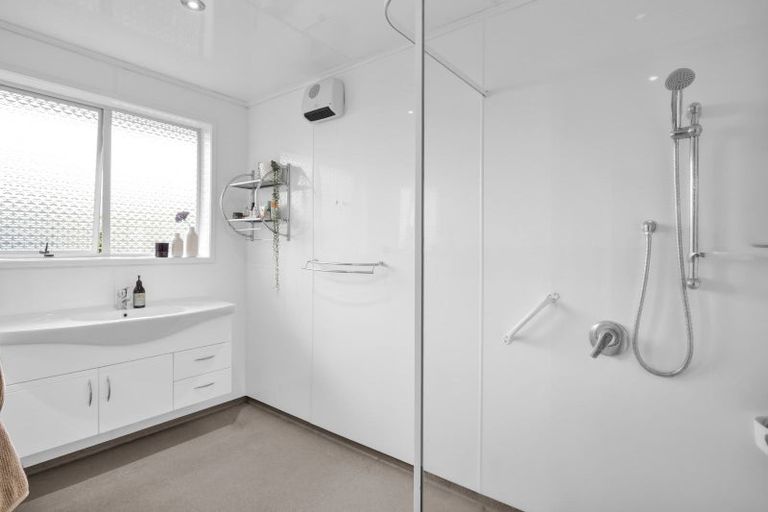 Photo of property in 26 Oberon Street, Stratford, 4332