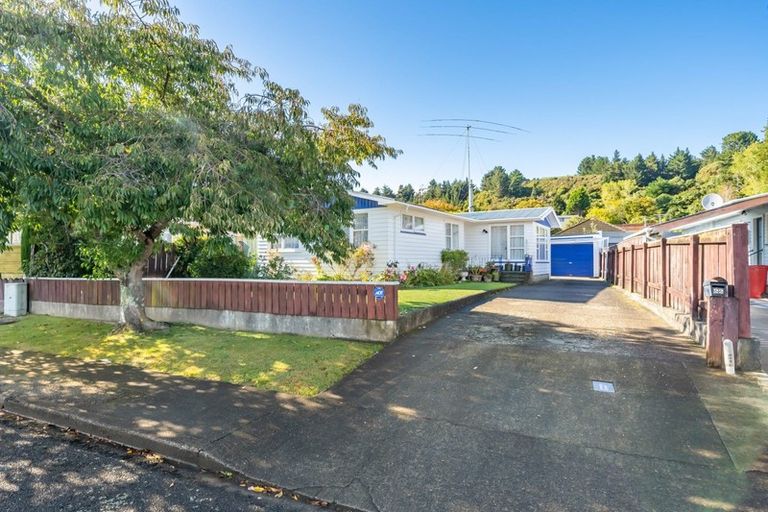 Photo of property in 22 Oregon Drive, Maoribank, Upper Hutt, 5018