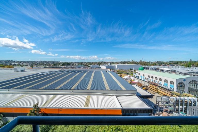 Photo of property in 5n/10 Crown Lynn Place, New Lynn, Auckland, 0600