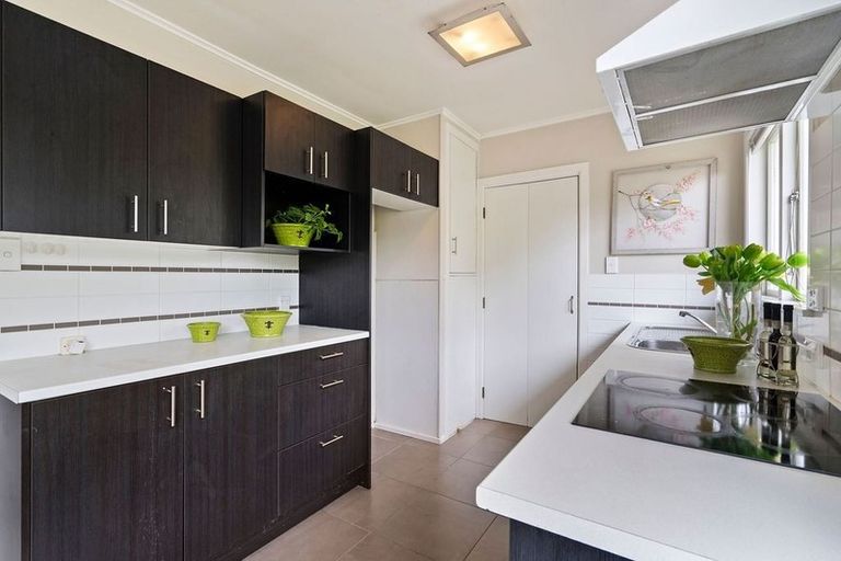 Photo of property in 1/71 Sunnynook Road, Forrest Hill, Auckland, 0620