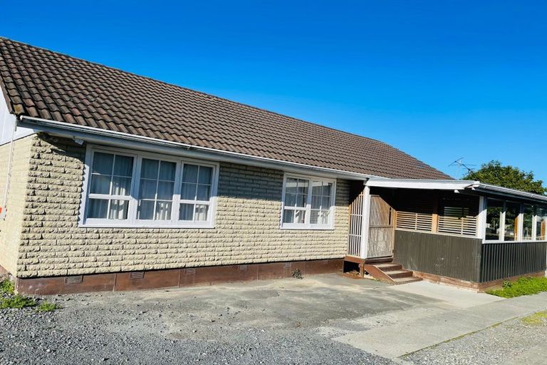 Photo of property in 422 Roscommon Road, Clendon Park, Auckland, 2103