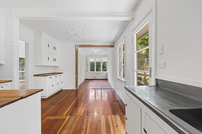 Photo of property in 35 Queens Road, Glen Avon, New Plymouth, 4312