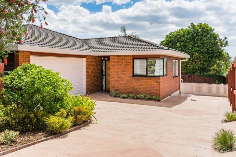 Photo of property in 2/40 Toroa Street, Torbay, Auckland, 0630