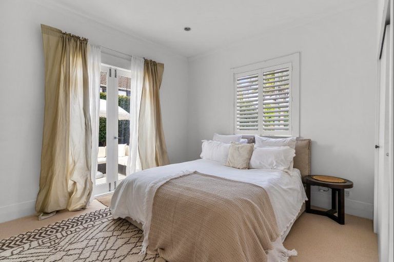 Photo of property in 6 Belle Vue Avenue, Northcote Point, Auckland, 0627