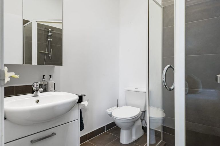 Photo of property in 15 Seagate Place, Red Beach, 0932