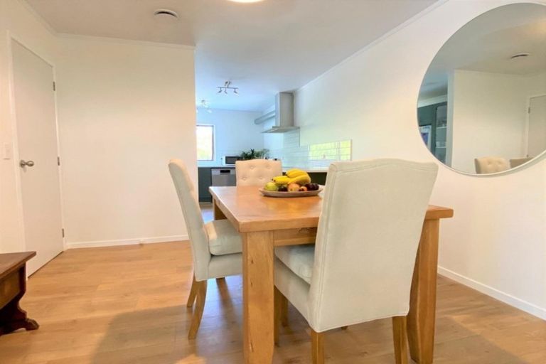 Photo of property in 48b Harmel Road, Glendene, Auckland, 0602