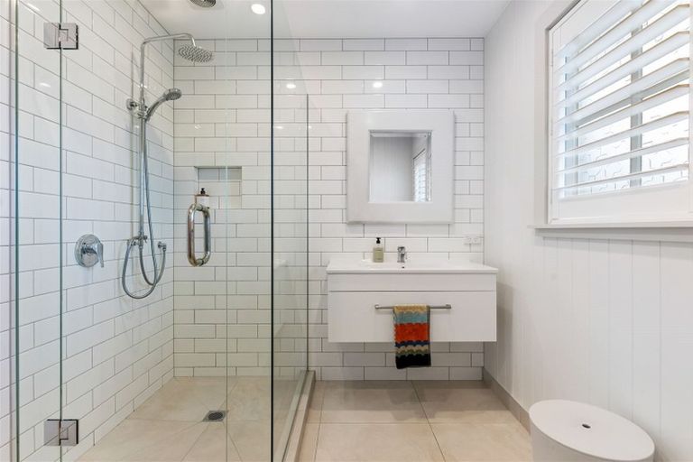 Photo of property in 1/9 Stanley Avenue, Milford, Auckland, 0620