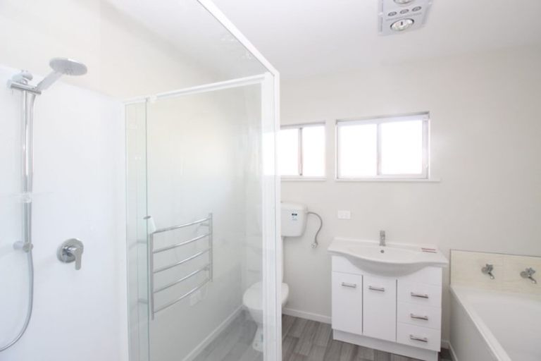 Photo of property in 12 Pinedale Place, Henderson, Auckland, 0610