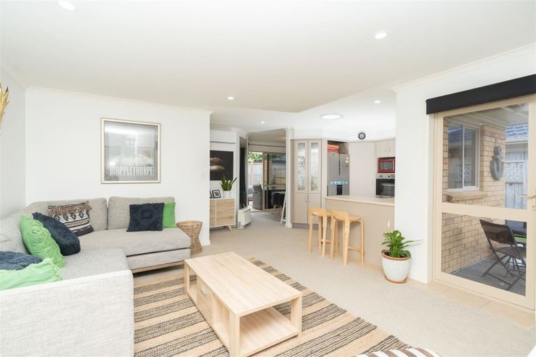 Photo of property in 15 Sovereign Isle Lane, Rototuna, Hamilton, 3210