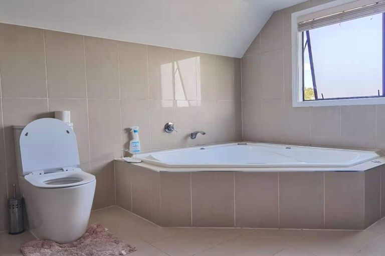 Photo of property in 11 Travis View Drive, Fairview Heights, Auckland, 0632