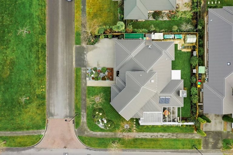 Photo of property in 2 Donovan Place, Aidanfield, Christchurch, 8025