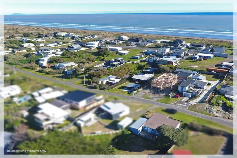 Photo of property in 13 Nelson Street, Foxton Beach, Foxton, 4815