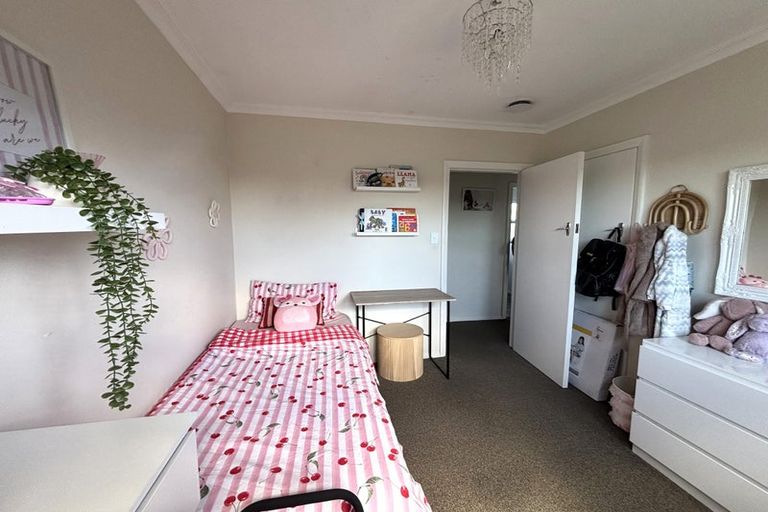 Photo of property in 2 Selwyn Street, Levin, 5510