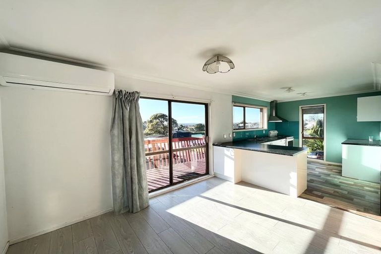 Photo of property in 1/4 Lydford Place, Glendene, Auckland, 0602