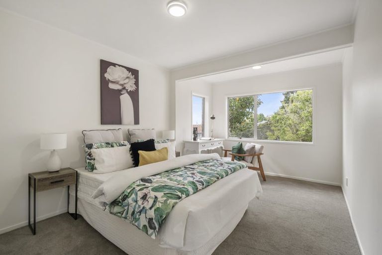 Photo of property in 38 Deverell Place, Northcross, Auckland, 0632