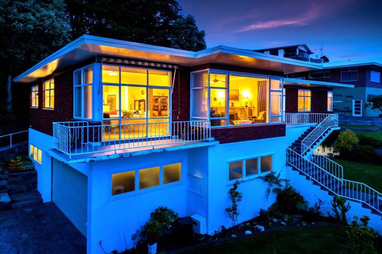 Photo of property in 335c Devon Street West, New Plymouth, 4310