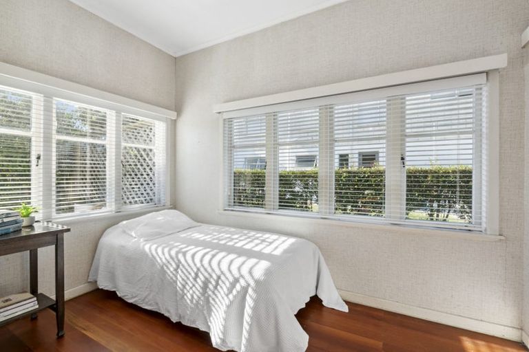 Photo of property in 1/5 Argyle Terrace, Milford, Auckland, 0620