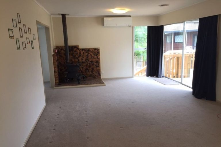 Photo of property in 1/4 Orton Street, Glenfield, Auckland, 0627